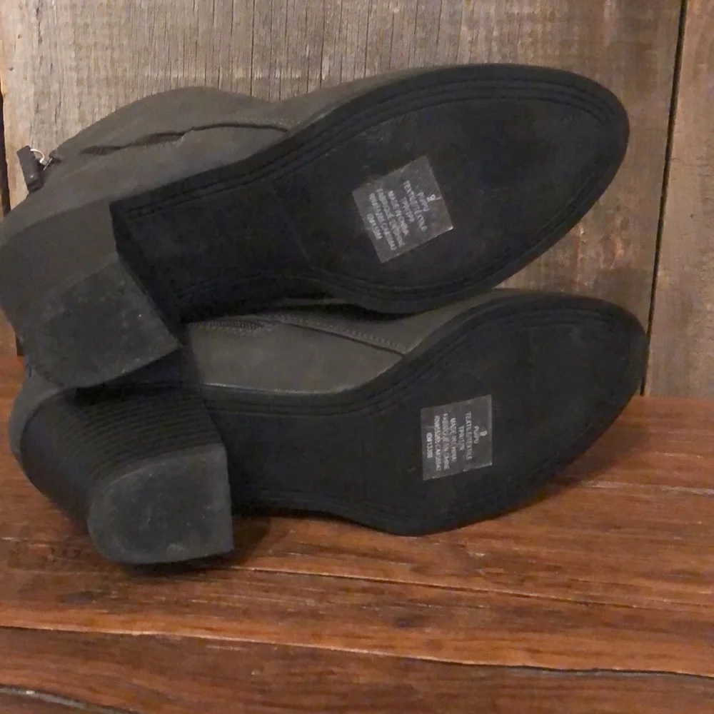 Express Faux Leather Ankle Bootie in Dark Gray Size 9 Women’s